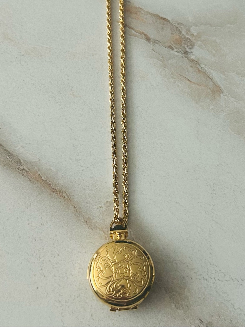 Vintage Engraved Gold Toned Quadruple Multi Photo Locket Necklace